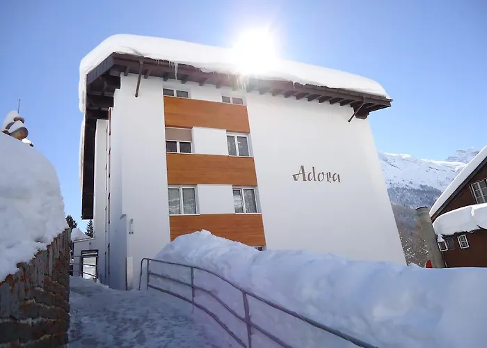 דירה Adora
